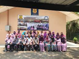 Beberapa laluan masuk ke kawasan perniagaan bandar baru salak tinggi mulai ditutup, dipercayai menjelang pelaksanaan perintah kawalan pergerakan diperketatkan tentera memasang kawat duri sempena pkpd di kawasan perniagaan bandar baru salak tinggi. Blog Rasmi Smk Bbst May 2018