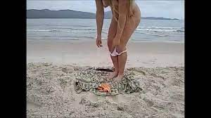 mi esposa se desnuda en la playa pública para un cambio real puta amateur 