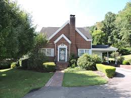572 Bowlin St Damascus Va 24236 Zillow Zillow Real Estate House Styles