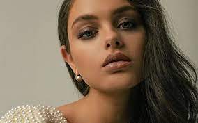 odeya rush bio أفلام العمر الارتفاع العرق صافي الثروة المواعدة nose ring pearl earrings celebrities