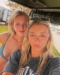 Melanie Barger's Instagram, Twitter & Facebook