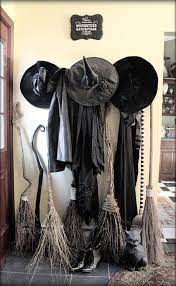 Witch decor | halloween decorations. Witchy Decor Entryway Design Perfect For Halloween Samhain Halloween Threewitches 3witches Bitchywitch Halloween Eingangsbereich Halloween Deko Halloween