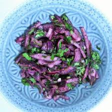 Sogan Salatasi Zwiebelsalat Zu Einer Turkischen Hauptmahlzeit Gehort Grundsatzlich Auch Immer Ein Salat Dieser Z Salat Turkisch Kochen Mexikanische Gerichte