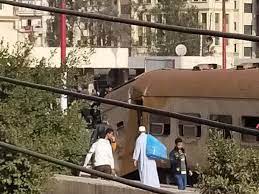 بث تلفزيون اليوم السابع المصري مشاهد من داخل عدد من العربات المنكوبة في حادث تصادم قطارين أحدهما للركاب، وقع أمس الجمعة في مدينة طهطا بمحافظة سوهاج. Ø¹Ø´Ø±Ø§Øª Ø§Ù„Ø¥ØµØ§Ø¨Ø§Øª ÙÙŠ Ø­Ø§Ø¯Ø« Ø§Ù†ÙØµØ§Ù„ Ø¹Ø±Ø¨Ø© Ù‚Ø·Ø§Ø± ÙˆØ§ØµØ·Ø¯Ø§Ù…Ù‡Ø§ Ø¨Ø­Ø§Ø¬Ø² Ø®Ø±Ø³Ø§Ù†ÙŠ ÙÙŠ Ù…ØµØ± Ø¹Ø§Ù„Ù… ÙˆØ§Ø­Ø¯ Ø­ÙˆØ§Ø¯Ø« Ø§Ù„Ø¨ÙŠØ§Ù†