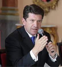 Se le acusa de ser uno de los responsables políticos de las violaciones de derechos humanos cometidas. Diego Molano Nuevo Ministro De Defensa El Diario