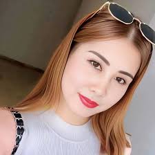 🧐🎥12 pies de profundidad (2017) 12 Feet Deep (2017) es un apasionante  thriller psicológico escrito y dirigido por Matt Eskandari. La película  explora el desgarrador calvario de dos hermanas atrapadas en una