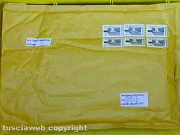 Di solito le buste gialle imbottite sono rettangolari alte oppure quadrate. Una Delle Buste Esplosive Era Indirizzata A Chiricozzi E Al Legale Di Licci Corriere It