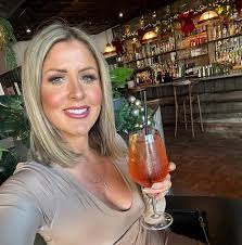 Just arrived at David Lloyd Gidea Park… looks like a lovely club… just in  the business lounge having my shake for brekkie whilst I wait for Destinii  Louise to arrive 🙌🏻