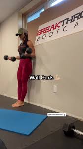 Effective Wall Curl Variations for Biceps Workout