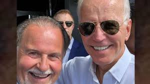 Cuban presenter Raúl de Molina gives his support to Democratic candidate  Joe Biden during his visit to Little Havana