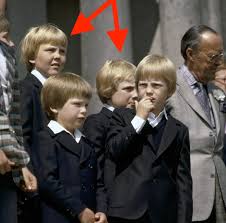 Was prins bernhard junior voor het oog van de camera van ferry de kok een van zijn vele sleutels kwijt??? Prins Bernhard Van Oranje Het Leven Van De Ondernemende Prins