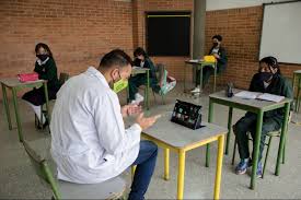 La vacunación será con pico y cédula. Bogota Inicia Vacunacion De Todos Los Docentes Y Servidores De Colegios Oficiales Secretaria De Educacion Del Distrito