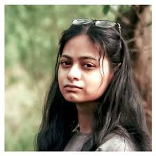 STUDENT SPOTLIGHT: Mansi Bhange was a student at @silicaindore She is  currently studying Accessory Design at @nift.jodhpur.official Swipe along  for a glimpse of her work. Follow her @jafi_corn_artist Drop a 💚 for