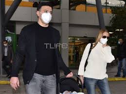 Βασίλης κικίλιας και τζένη μπαλατσινού άφησαν… «παγωτό» την κοσμική και πολιτική αθήνα με την αγγελία του γάμου τους. Thes Bghke Apo To Maieythrio H Tzenh Mpalatsinoy Meta Ta Gennhtoyria Toy Kikilia Tzoynior Binteo Fwto