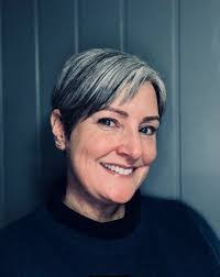 Miriam Powell's Instagram, Twitter & Facebook