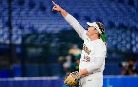 Se trata de la selección femenil de sóftbol, un equipo formado en su mayoría por jugadoras nacidas en territorio norteamericano y que en el campo defiende la bandera mexicana porque sus padres, o abuelos, nacieron al sur de la frontera. 2upab2qmwfwxdm