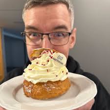 umbes 250m2 pinda vaja plekiga katta, 1 neel, kelpkatus, materjal olemas,  alustada saab kohe.