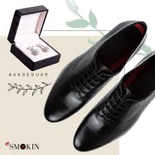Sik Bir Damat Olmanin Yolu Dogru Aksesuarlari Kullanmaktan Geciyor Ve Kol Dugmesi Kullanmak Stilini Bir Adim Oteye Tasiy Dress Shoes Men Oxford Shoes Men Dress