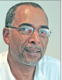 Fred Reno, professeur de sciences politiques à l'Université des  Antilles-Guyane : « La question des institutions est polluée par des  stratégies personnelles »