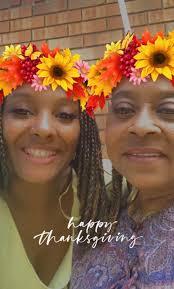 Della Hendrix's Instagram, Twitter & Facebook