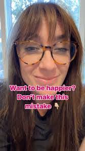 Lindsey Lloyd's Instagram, Twitter & Facebook