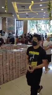 Malaysians really do enjoy shopping, and luckily for us, we have a number of shopping malls to choose from. Crowds Spotted In Malaysian Malls During Cmco Health Dg Says Sops Must Be Implemented Thesmartlocal Malaysia Travel Lifestyle Culture Language Guide
