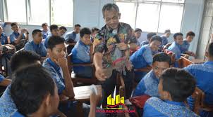 Akibatnya, satu orang pelajar tewas dan satu lainnya mengalami luka bacok serius di bagian kepala. Wawali Sosialisasi Bsc Di Smk Bina Karya Mandiri 2 Bekasi Online