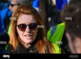 Trois mois hi-res stock photography and images