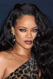 Rihanna was born robyn rihanna fenty on february 20, 1988 in st. Rihanna Zeigt Sich Mit Dem Trend Pony Der Stunde Und Sieht Komplett Verandert Aus Vogue Germany