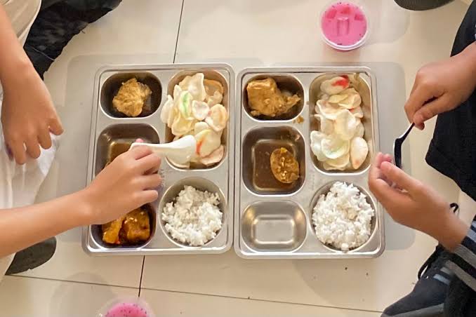 JAMIN KEAMANAN PANGAN, BGN WAJIBKAN LABEL BATAS WAKTU KONSUMSI DI OMPRENG MBG MULAI PEKAN DEPAN