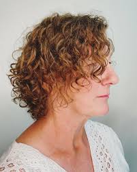 how cute is Robin y'all?! 😍 she came to me with a 6month pixie cut grow  out and wanted to keep the length but add layers, bangs and volume back in!  cut