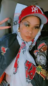 Would you rock this rich auntie concert fit?