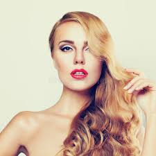 Femme Blond Cheveux Justes, Maquillage, Cheveux De Vague De Hollywood Image  stock