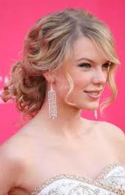Pin By Bailey Mire On Hairhairhair Taylor Swift Curly Hair Curly Hair Styles Taylor Swift Hair