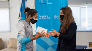 Jun 23, 2021 · a tan solo 30 días de que den inicio los juegos olímpicos de tokyo 2020, el comité olímpico de méxico ha designado a los dos deportistas que tendrán el orgullo de cargar con la bandera mexicana durante la ceremonia de inauguración el próximo 23 de julio. Rumbo A Tokio Los Deportistas Espanoles Se Despiden A Las Puertas De Los Juegos Olimpicos Noticias De Ultima Hora Sobre La Actualidad De Catalunya Y Espana Barca Deportes Internacional Economia Cultura
