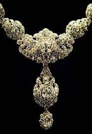 Nizam Of Hyderabad Necklace A Wedding Present From The Nizam Of Hyderabad To Princess Elizabeth In 1947 The Necklac Royal Jewelry British Crown Jewels Jewels