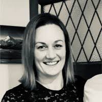 Leanne Hewitt's Instagram, Twitter & Facebook