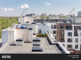 Jul 16, 2021 · the modern house is an estate agency that helps people live in more thoughtful and beautiful ways. Flat Roof Air Image Photo Free Trial Bigstock