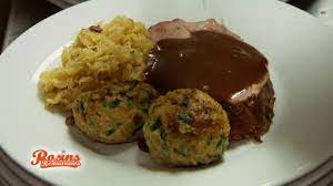 Kırmızı rengiyle yemeklere iştah açıcı bir görünüm kazandıran baharat, et yemeklerinin, sosların, sotelerin , salata ve mezelerin. Essen Trinken Schweinebraten Mit Sauerkraut Und Speck Semmelknodeln Rezept Schweinebraten Mit Sauerkraut Schweinebraten Essen Und Trinken