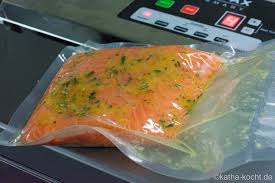 Gebeizter Lachs Mit Zitrone Und Rosmarin Katha Kocht Gebeizter Lachs Lachs Rezept Lebensmittel Essen
