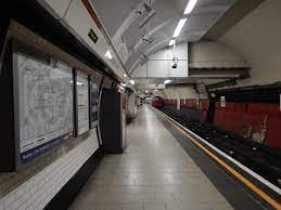 There is no ramp available to provide level access between train and platform at this station. Bakerloo Line Platform At Elephant And Castle Station The Anonymous Widower