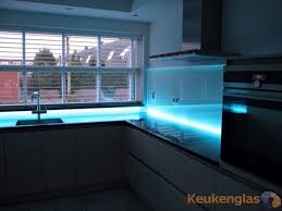 pin op keukenglas met led verlichting