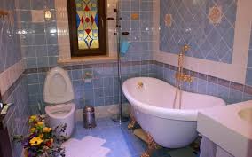 Jika ingin punya toilet yang terlihat keren, kamu bisa memilih marmer dinding dengan motif menarik. Fasilitas Vip Dengan Bathtub Standing Bathtub Indonesia