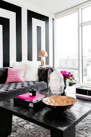 Black And White Home Decor Ideas 34 Stuning Sweet Black And White Decor Color Ideas Home Homedecor Homedecoridea White Living Room Decor Black And White Living Room Gold Living Room Decor