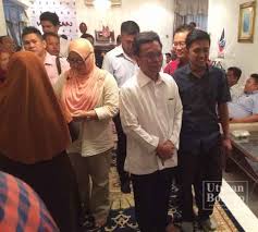 Pegawai istana negara mengesahkan perkara itu, selain turut dimuat naik di laman facebook rasmi mukhriz mahathir fc. Shafie Teruja Tunggu Tun Mahathir Angkat Sumpah Sebagai Pm Utusan Borneo Online