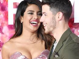 Priyanka chopra, who was recently seen attending the unicef press conference in delhi, was clad in a striking electric blue jumpsuit from missoni's spring/summer'18 collection. Nick Jonas Flauschige Uberraschung Priyanka Schenkt Ihm Einen Hund Bunte De