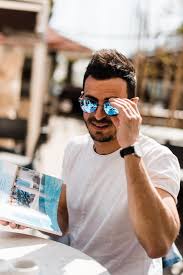 Cherche des lunettes de soleil aviator homme et femme fine monture grise en métal fashion modèle morz silver proposé par spirit of sun, lunettes soleil miroir argent pas cher monture. Les Lunettes De Soleil Effet Miroir Le Must Have De L Ete