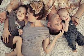 25 Most Beautiful Photographs Worth A Million Words Photography Series Follow Us Www Pintere Family Picture Poses Family Photo Pose Creative Family Pictures