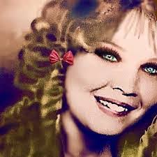 Debbie Maly's Instagram, Twitter & Facebook