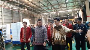 Tampilan design yang menawan, spesifikasi yang mumpuni dan bobotnya yang ringan menjadikan sharp aquos zero 2 berhasil menyisihkan para pesaingnya di kelas yang sama. Incar Pasar Timur Tengah Sharp Tambah Lini Produksi Di Karawang Ekonomi Bisnis Com